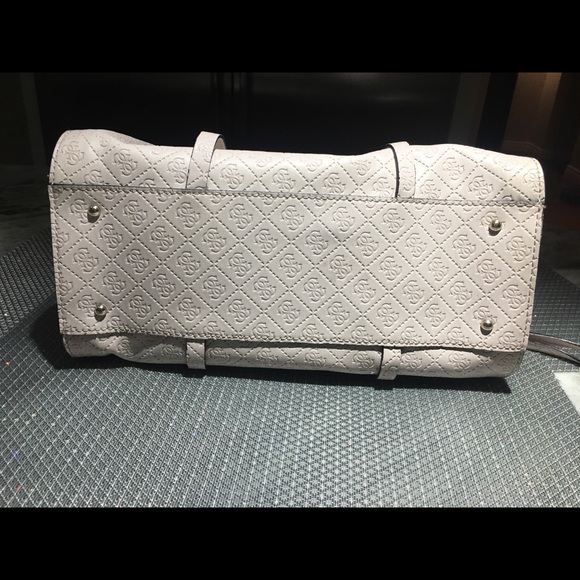 Guess Handbag with matching wallet - Picture 4 of 4